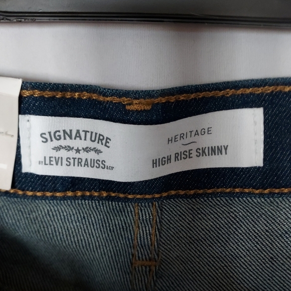 Womans Blue Jeans - Picture 5 of 8